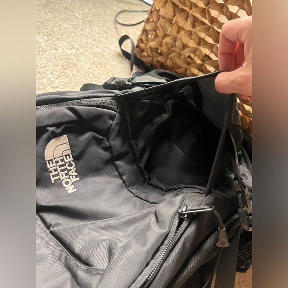 The North Face Recon Backpack Black unisex Travel Work Commuter - Picture 8 of 13